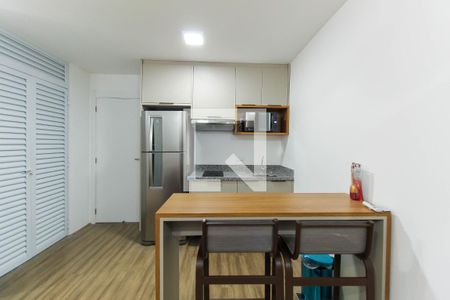 Sala/Cozinha de apartamento para alugar com 2 quartos, 38m² em Quarta Parada, São Paulo