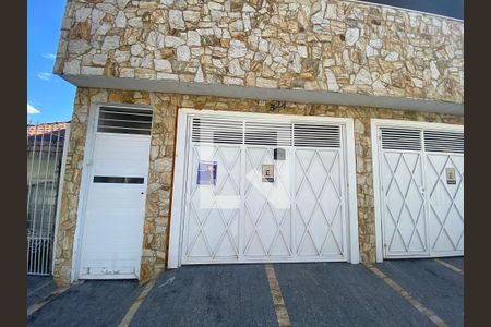 Casa para alugar com 100m², 2 quartos e 1 vagaFachada