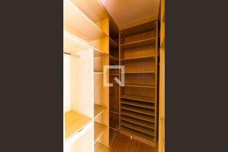 Apartamento à venda com 200m², 4 quartos e 1 vagaCloset