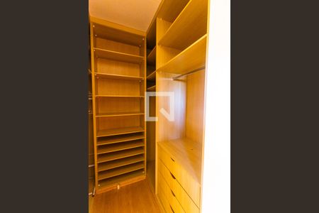 Apartamento à venda com 200m², 4 quartos e 1 vagaCloset