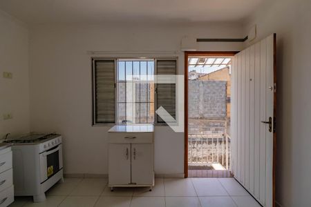 Cozinha de casa para alugar com 1 quarto, 32m² em Jardim Oriental, São Paulo