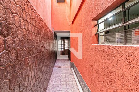 Casa à venda com 130m², 2 quartos e 2 vagasCorredor lateral