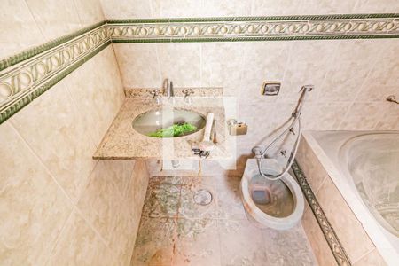 Casa à venda com 130m², 2 quartos e 2 vagasSuite - Banheiro