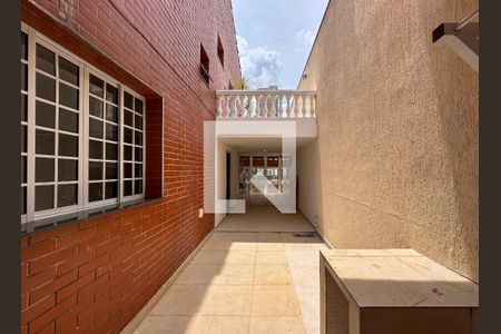 Casa à venda com 250m², 2 quartos e 4 vagasQuintal Lateral