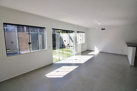 Casa de condomínio à venda com 300m², 4 quartos e 1 vagaSala
