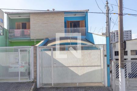 Casa para alugar com 199m², 3 quartos e 3 vagas Casa para alugar com 199m², 3 quartos e 3 vagasFachada