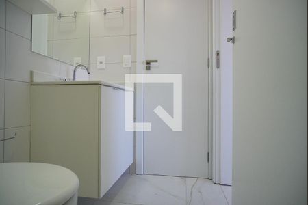 Banheiro de apartamento para alugar com 1 quarto, 43m² em Jardim do Salso, Porto Alegre