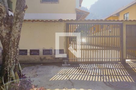 Casa para alugar com 81m², 3 quartos e 1 vaga Casa para alugar com 81m², 3 quartos e 1 vagaFachada