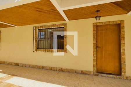 Casa para alugar com 81m², 3 quartos e 1 vaga Casa para alugar com 81m², 3 quartos e 1 vagaFachada
