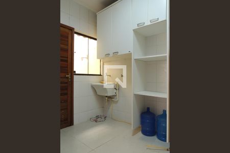 Casa para alugar com 81m², 3 quartos e 1 vaga Casa para alugar com 81m², 3 quartos e 1 vagaCozinha - Armários
