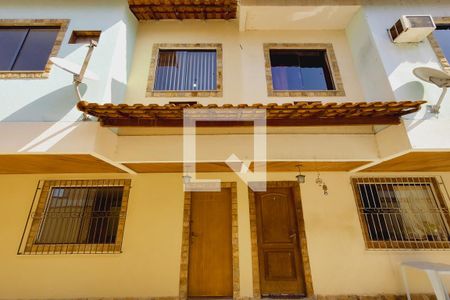 Casa para alugar com 81m², 3 quartos e 1 vaga Casa para alugar com 81m², 3 quartos e 1 vagaFachada