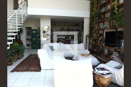 Sala de casa à venda com 3 quartos, 500m² em Laranjeiras, Rio de Janeiro