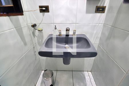 Casa à venda com 235m², 3 quartos e 4 vagasBanheiro 1