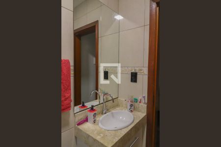 Casa à venda com 197m², 3 quartos e 2 vagas Casa à venda com 197m², 3 quartos e 2 vagasBanheiro