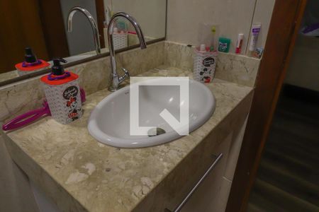 Casa à venda com 197m², 3 quartos e 2 vagas Casa à venda com 197m², 3 quartos e 2 vagasBanheiro