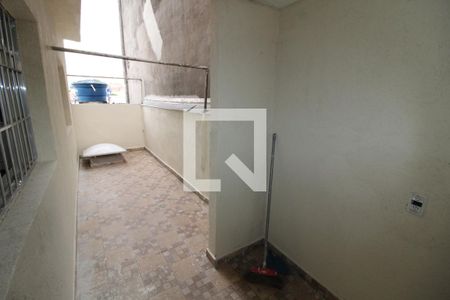 Corredor de casa para alugar com 2 quartos, 80m² em Jardim Colorado, São Paulo