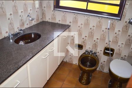 Casa para alugar com 1000m², 4 quartos e 4 vagas Casa para alugar com 1000m², 4 quartos e 4 vagasBanheiro