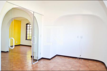 Casa para alugar com 1000m², 4 quartos e 4 vagas Casa para alugar com 1000m², 4 quartos e 4 vagasQuarto 1
