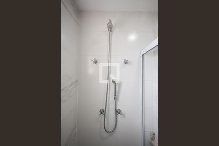 Apartamento para alugar com 75m², 2 quartos e 2 vagas Apartamento para alugar com 75m², 2 quartos e 2 vagasChuveiro do banheiro da suíte