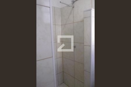 Banheiro de kitnet/studio para alugar com 1 quarto, 35m² em Pilares, Rio de Janeiro