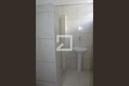 Banheiro de kitnet/studio para alugar com 1 quarto, 35m² em Pilares, Rio de Janeiro
