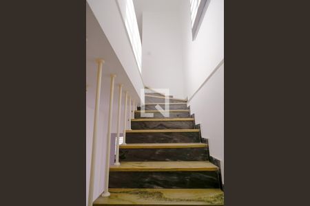 Escada para Quartos Superior de casa para alugar com 5 quartos, 250m² em Cambuci, São Paulo
