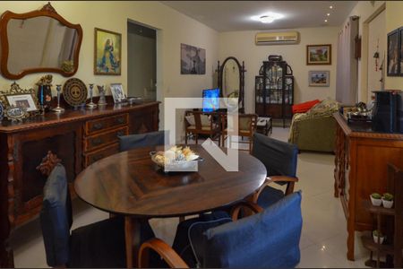 Sala de casa à venda com 4 quartos, 188m² em Vargem Pequena, Rio de Janeiro