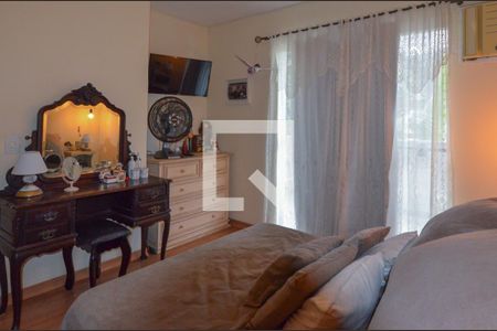 Casa à venda com 188m², 4 quartos e 4 vagasSuite