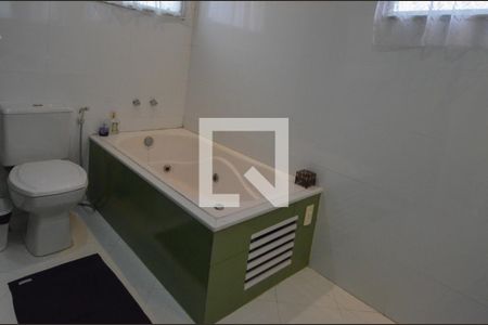 Casa à venda com 188m², 4 quartos e 4 vagasBanheiro da Suíte 