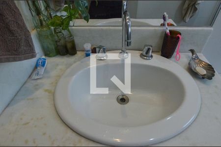 Casa à venda com 188m², 4 quartos e 4 vagasBanheiro Social