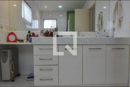 Casa à venda com 188m², 4 quartos e 4 vagasBanheiro da Suíte 