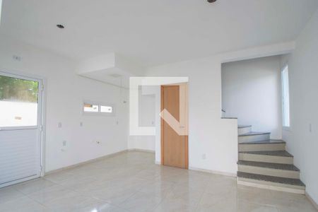 Sala/cozinha de casa de condomínio à venda com 2 quartos, 80m² em Olaria, Canoas