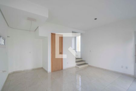 Sala/cozinha de casa de condomínio à venda com 2 quartos, 80m² em Olaria, Canoas