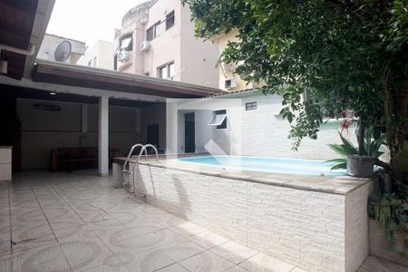 Piscina de casa à venda com 3 quartos, 100m² em Rio Branco, Porto Alegre