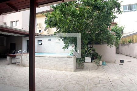Casa à venda com 100m², 3 quartos e 4 vagasQuarto 2 Vista