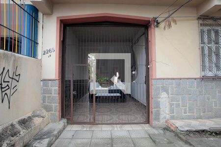 Fachada de casa à venda com 3 quartos, 100m² em Rio Branco, Porto Alegre