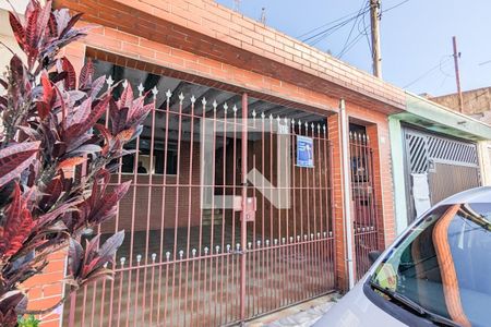 Casa à venda com 109m², 2 quartos e 1 vaga Casa à venda com 109m², 2 quartos e 1 vagaFachada