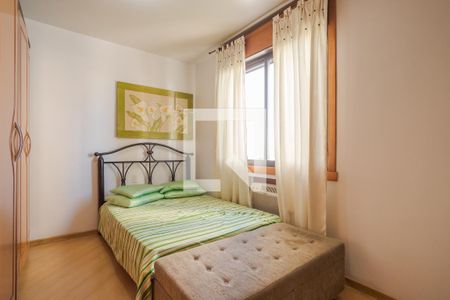 Suíte de apartamento à venda com 2 quartos, 70m² em Passo da Areia, Porto Alegre