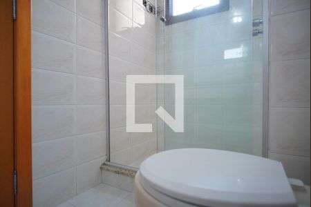Banheiro da Suíte de apartamento à venda com 2 quartos, 71m² em Passo da Areia, Porto Alegre