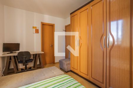 Suíte de apartamento à venda com 2 quartos, 70m² em Passo da Areia, Porto Alegre