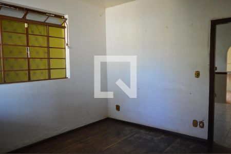 Sala de casa à venda com 3 quartos, 360m² em Parque Maracana, Contagem