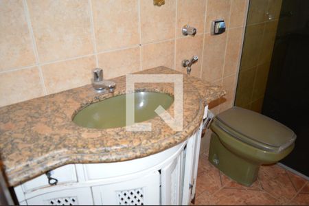 Banheiro da Suíte de casa à venda com 3 quartos, 360m² em Parque Maracana, Contagem