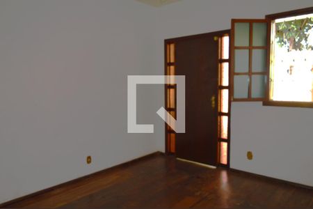 Sala de casa à venda com 3 quartos, 360m² em Parque Maracana, Contagem