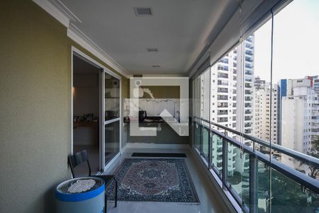 Apartamento à venda com 120m², 3 quartos e 2 vagas Apartamento à venda com 120m², 3 quartos e 2 vagasVaranda