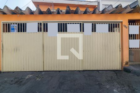 Casa à venda com 154m², 2 quartos e 3 vagas Casa à venda com 154m², 2 quartos e 3 vagasFachada