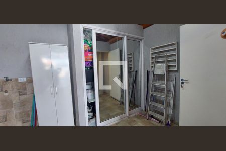 Apartamento à venda com 180m², 2 quartos e 2 vagasÁrea de serviço - armário