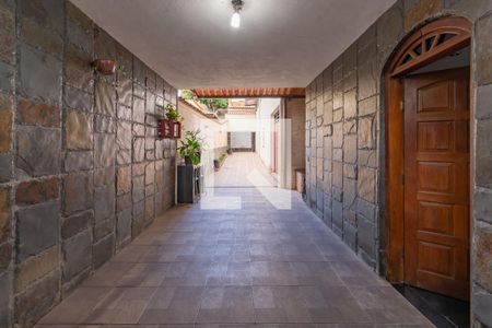 Casa para alugar com 360m², 3 quartos e 5 vagas Casa para alugar com 360m², 3 quartos e 5 vagasEntrada - Casa 1