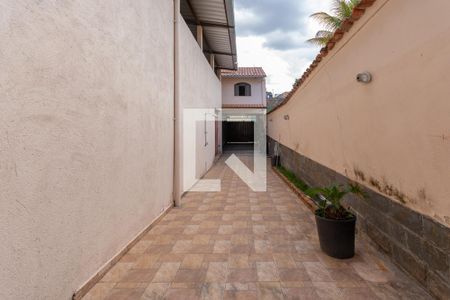 Casa para alugar com 360m², 3 quartos e 5 vagas Casa para alugar com 360m², 3 quartos e 5 vagasEntrada - Casa 1