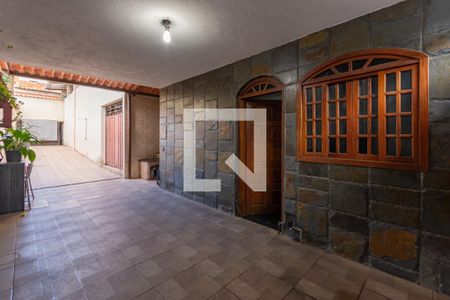 Casa para alugar com 360m², 3 quartos e 5 vagas Casa para alugar com 360m², 3 quartos e 5 vagasEntrada - Casa 1