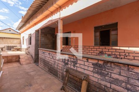 Casa para alugar com 360m², 3 quartos e 5 vagas Casa para alugar com 360m², 3 quartos e 5 vagasEntrada - Casa 2